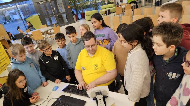 ZVB zeigt in den Grundschulen wie wichtig und effektiv das 10-Finger-Tastschreiben ist